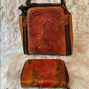 💥SALE‼️Cute Little Embossed Design Purse